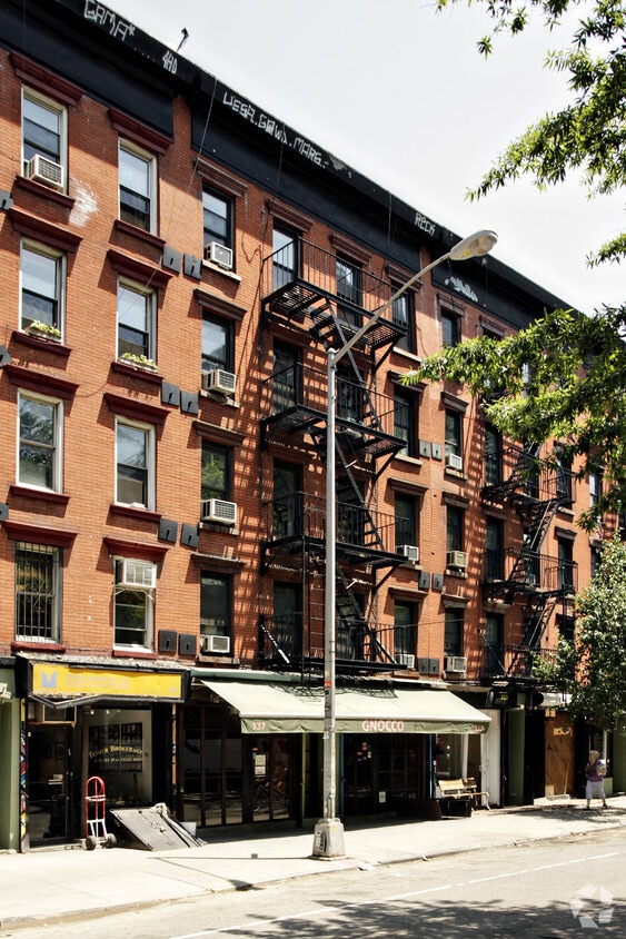 Building Photo - 337 E Tenth St
