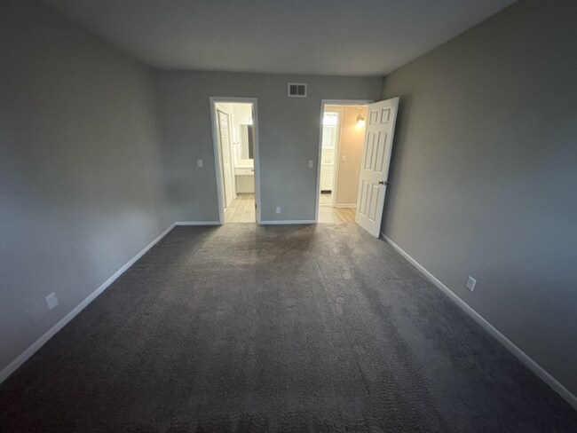 Foto del edificio - 1005 Hickory Hill Ln