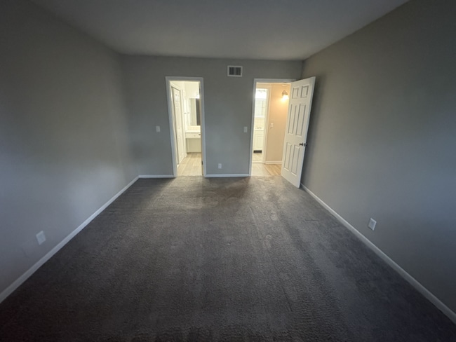 Building Photo - 1005 Hickory Hill Ln