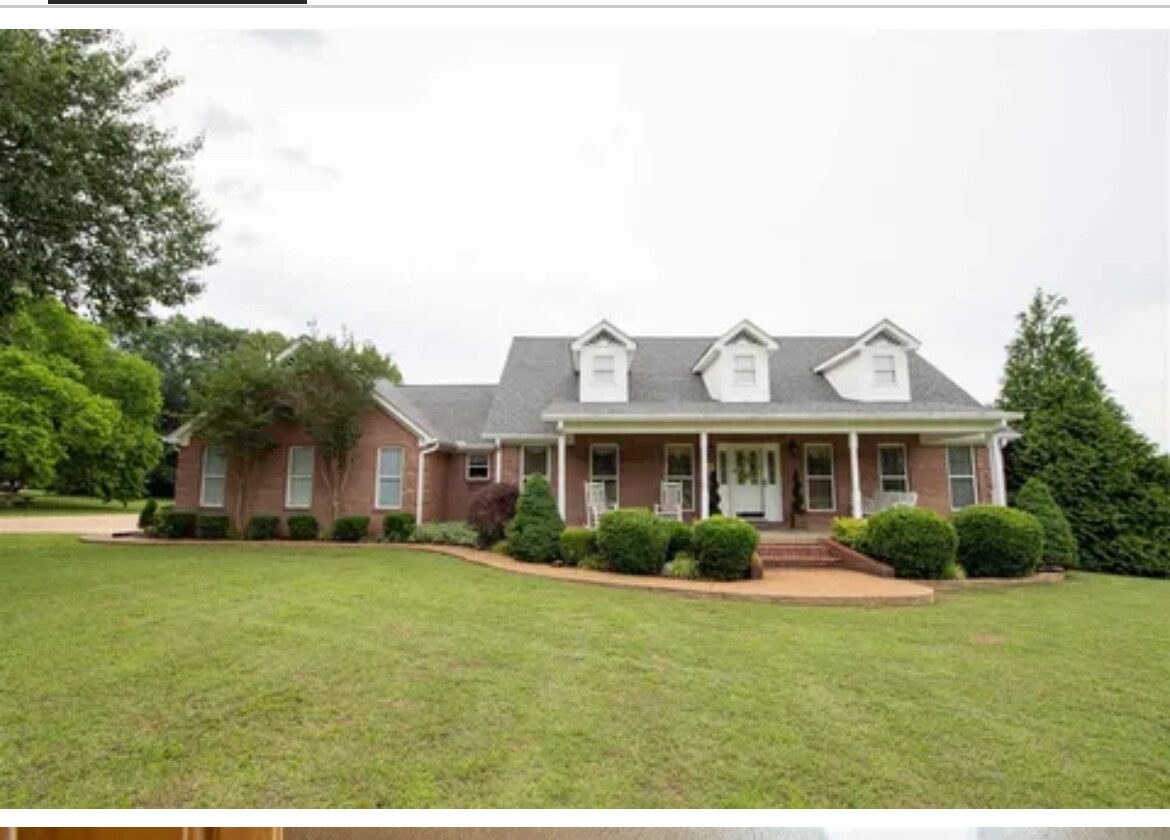 Primary Photo - 105 Autumn Ln