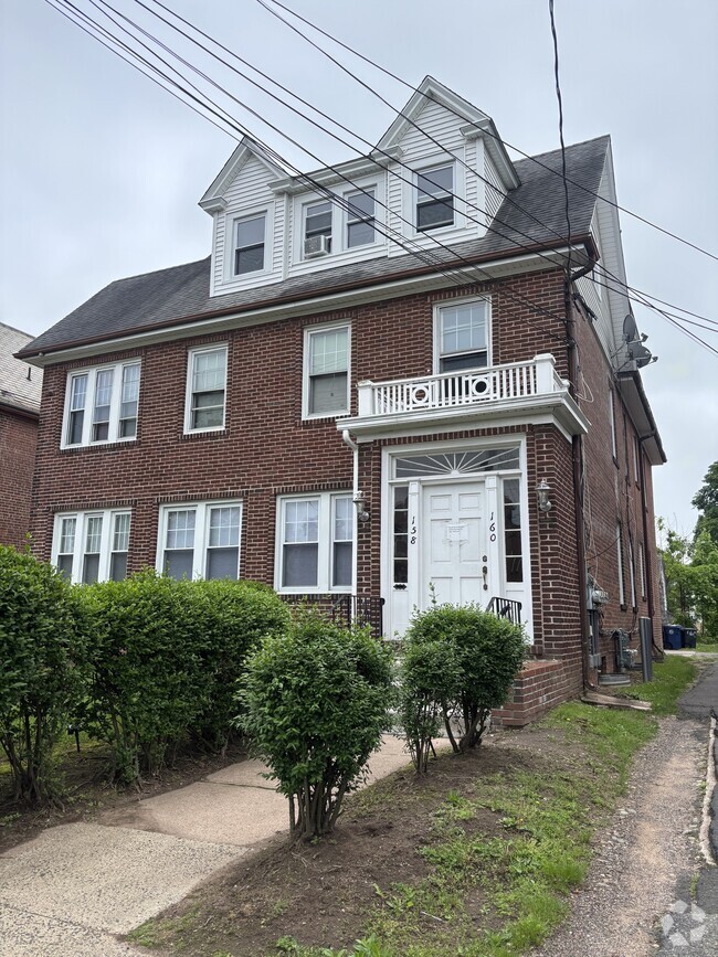 Building Photo - 160 Elm St
