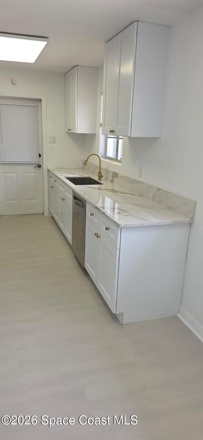 Foto del edificio - 1047 Japonica Ln