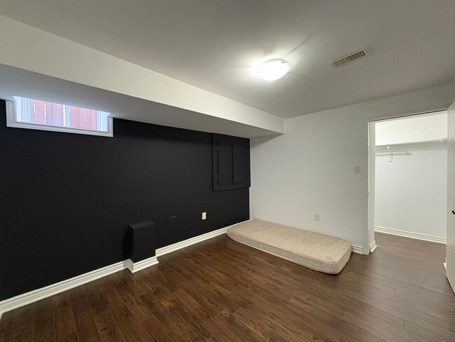 Photo du bâtiment - 1 Bed Basement in Milton