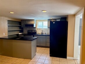Building Photo - 4817 Ave Q 1/2