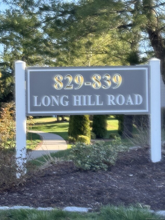 Foto principal - 831 Long Hill Rd