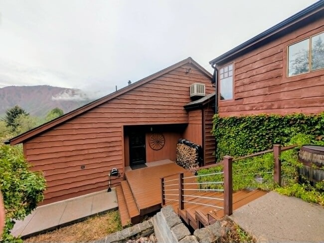 Building Photo - 160 Rockledge Dr