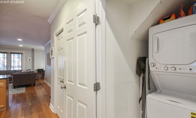 Foto del edificio - 3056 N Sheffield Ave