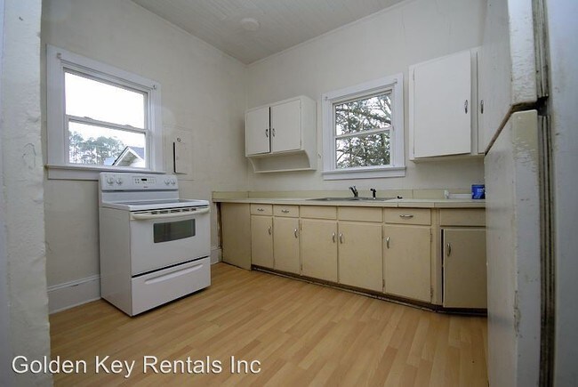 Building Photo - 2 br, 1 bath House - 202 N Washington St