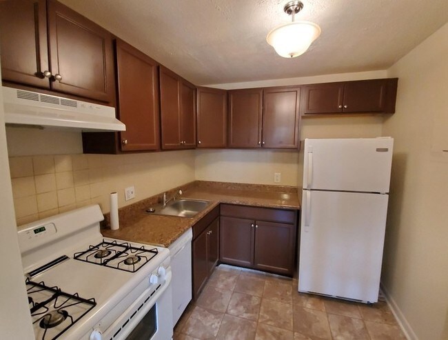 Building Photo - Cozy Condo in Gwynn Oak!!