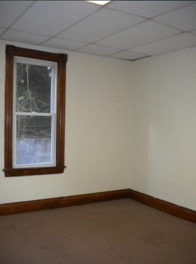 Building Photo - 413 Forest Ave