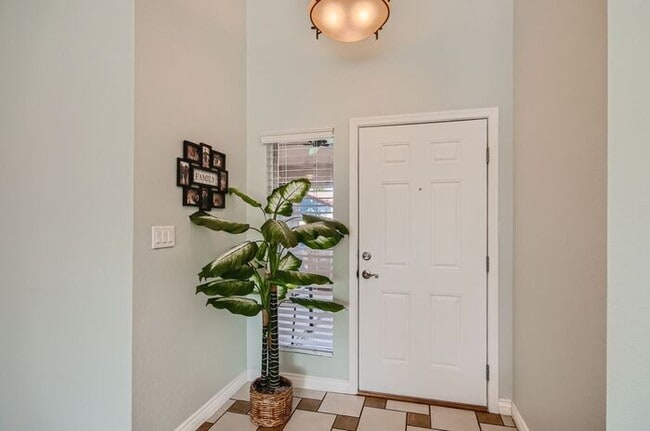 Building Photo - Move In Ready 3 Bed 2 Bath home with a POO...