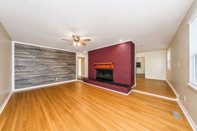 Building Photo - One level home in Beechwood