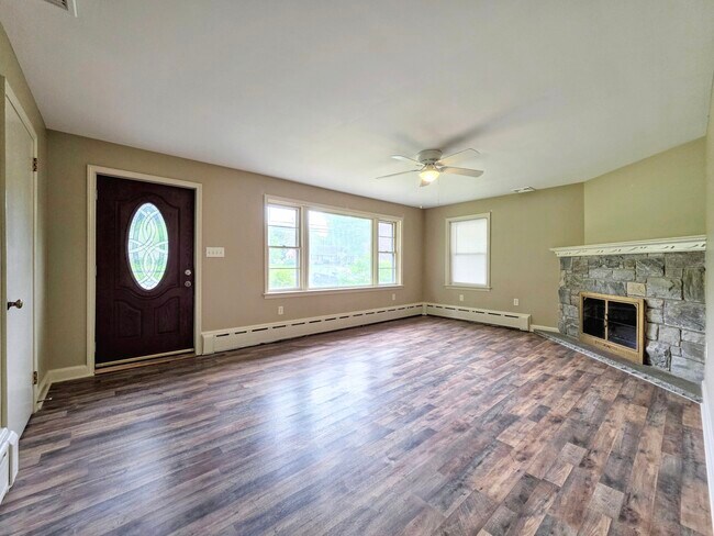 Foto del edificio - 2402 New Holland Pike