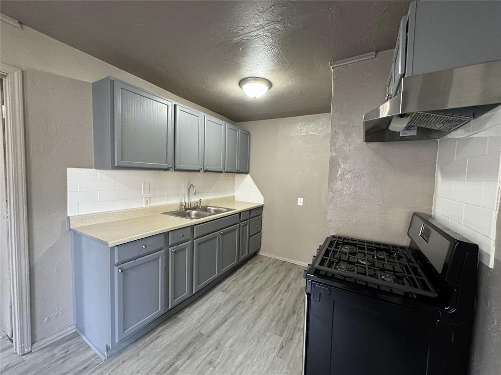 Building Photo - 717 NE 34th Terrace
