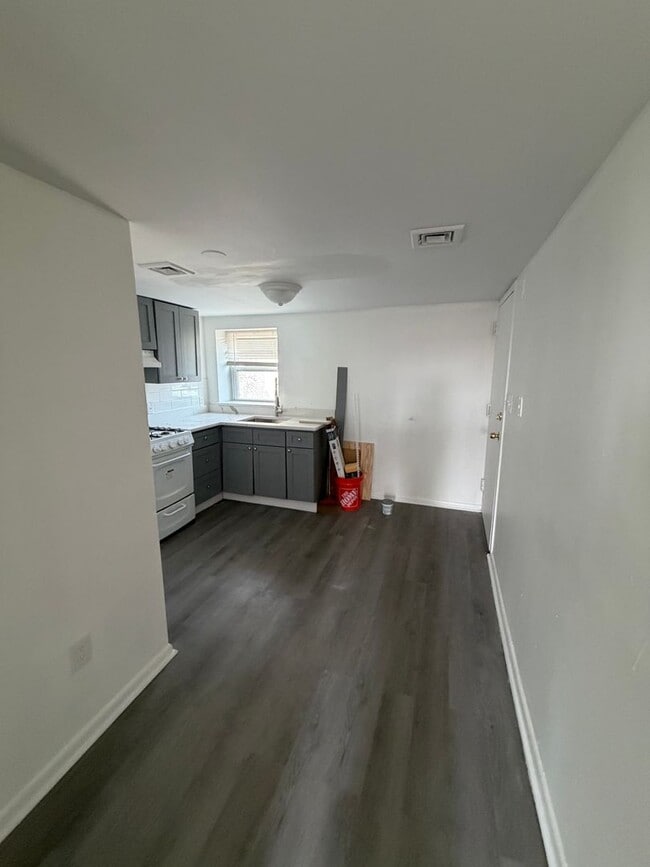 Building Photo - 1717 S 10th St