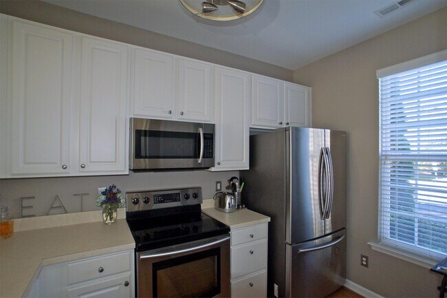 Foto del edificio - 405 Hamlet Park Dr