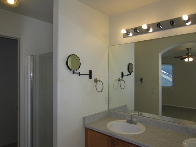 Foto del edificio - 10761 Cook Ct