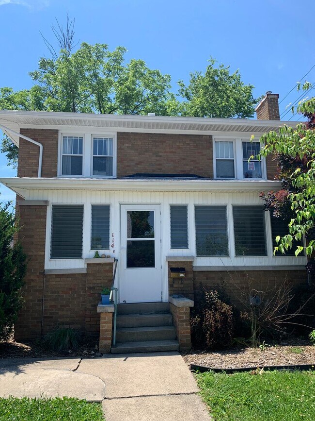 Foto del edificio - 5 Bed, 2.5 Bath House ****AVAILABLE AUGUST 2027****