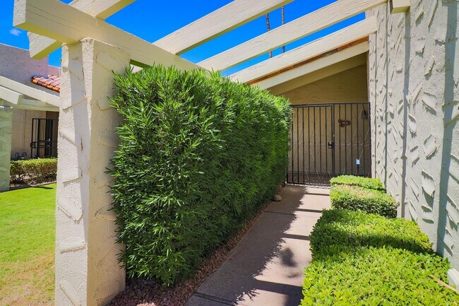 Foto del edificio - 5526 N 71st St