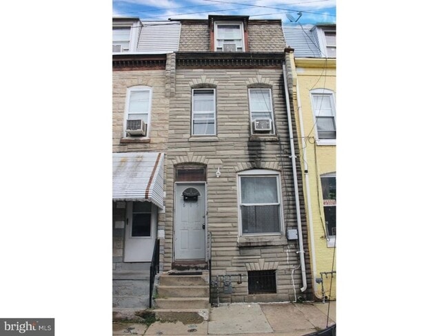 4-bedroom home in the heat of Reading! - 4-bedroom home in the heat of Reading!