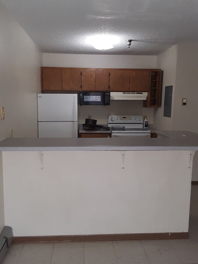 Foto del edificio - 5 bedroom 2 Bathroom 4 level townhome