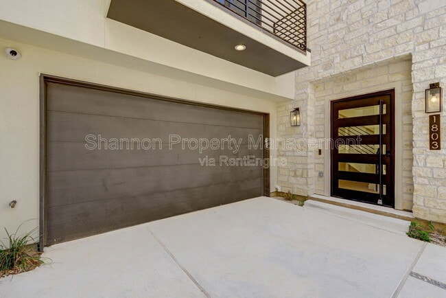 Building Photo - 1803 Dunlavy St