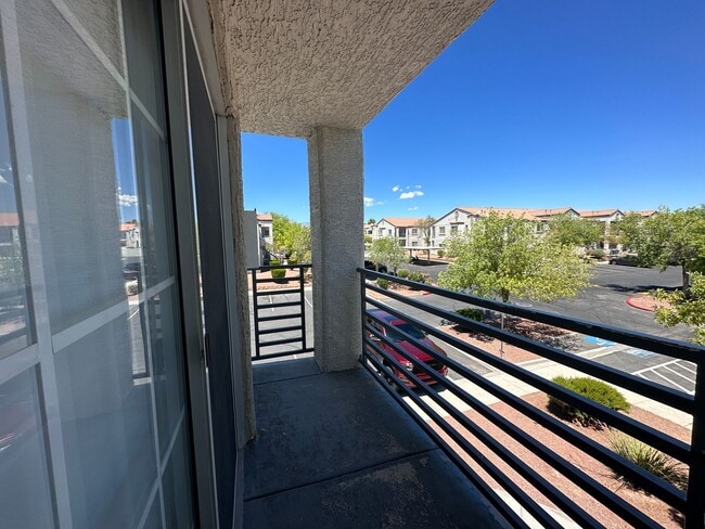 Building Photo - Adorable 3 bedroom Las Vegas Nv condo