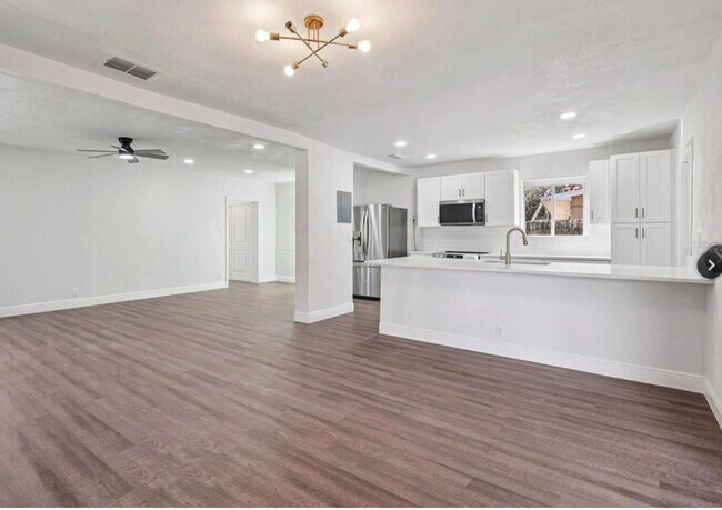 Foto del edificio - 6709 Hill Top Rd