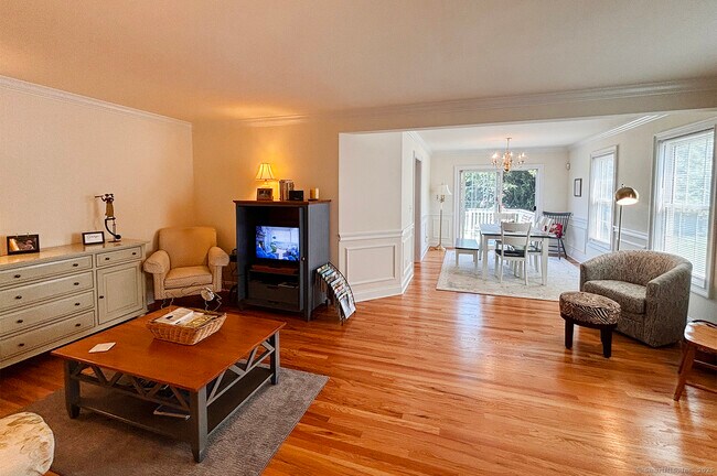 Foto del edificio - 391 S Pine Creek Rd
