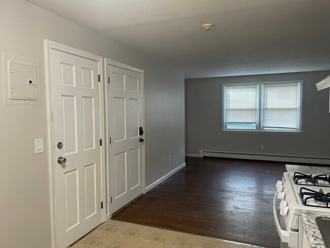 Building Photo - 4 Pailet Dr