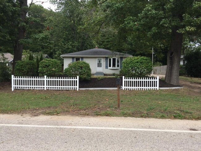 Building Photo - 2217 W Lakewood Blvd