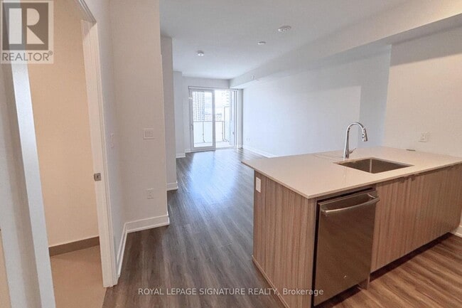 Photo du bâtiment - 4130 Parkside Village Dr