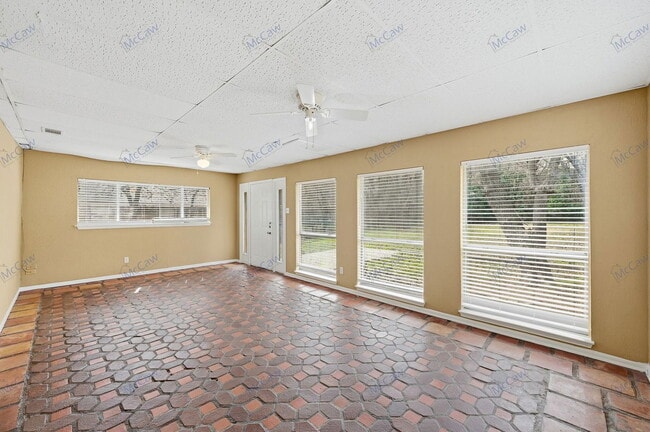 Photo - 207 Evelyn St House