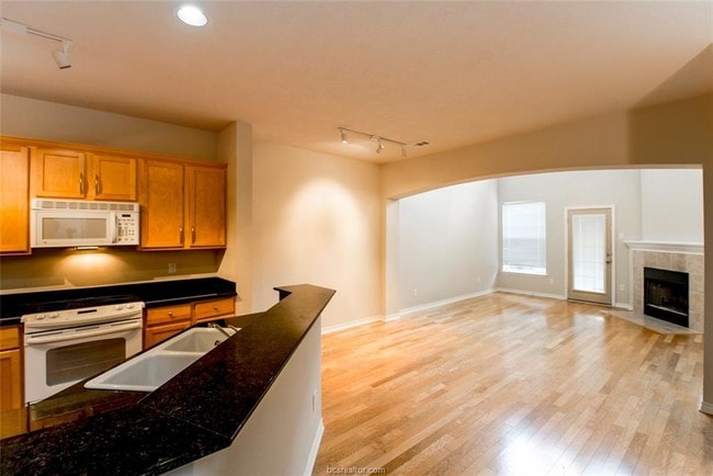 Building Photo - 4307 Spring Hill Dr