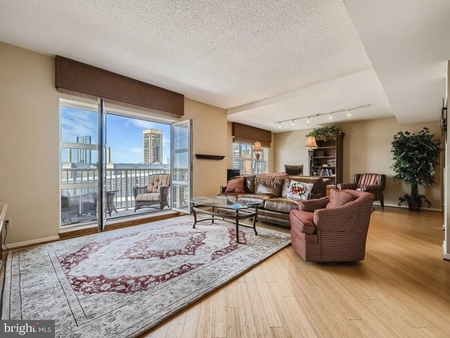 Foto del edificio - 250 S President St