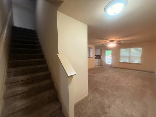 Building Photo - 2722 Haynescrest Dr
