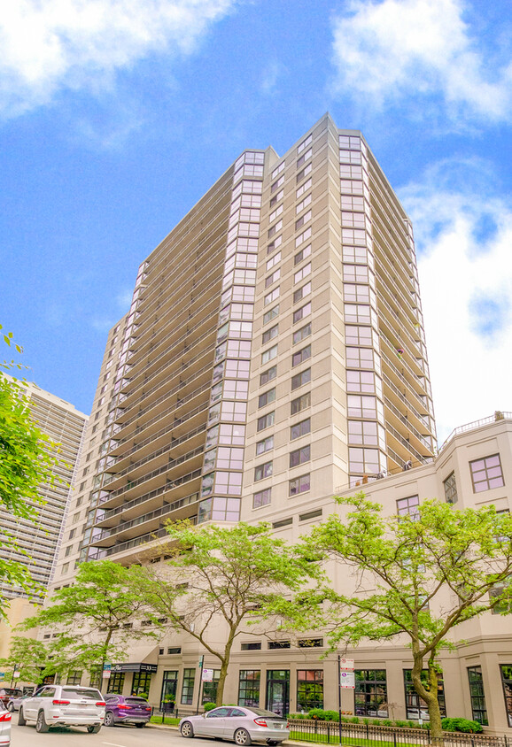 Primary Photo - 33 W Delaware Pl