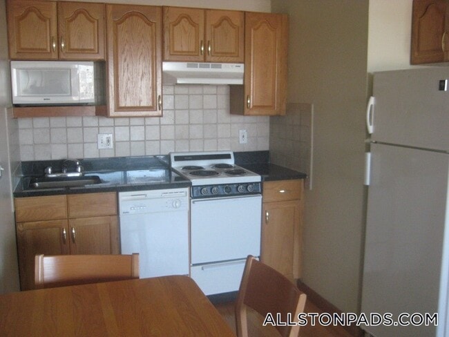 Building Photo - 1110 Commonwealth Ave