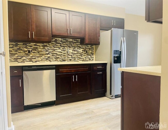 Foto del edificio - 93 Woodbridge Terrace