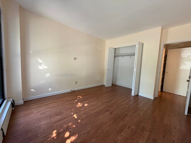 Building Photo - 28 Juniper St