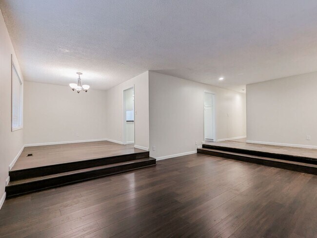 Foto del edificio - **Move-in Special!!!** Updated & move in ready 3 bed 2 bath rambler w/ 2 car garage!