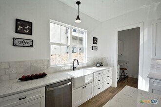 Building Photo - 409 Constance Dr