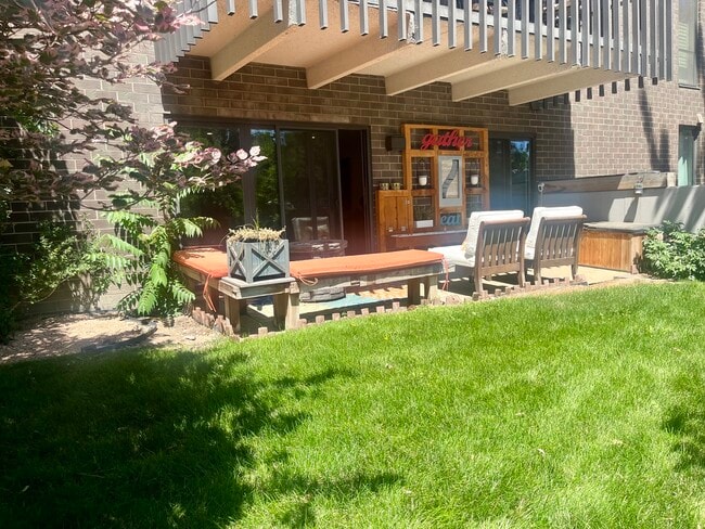 Photo - 460 S Marion St Pkwy Apartment