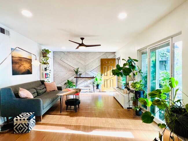 Foto del edificio - 7801 Shoal Creek Blvd