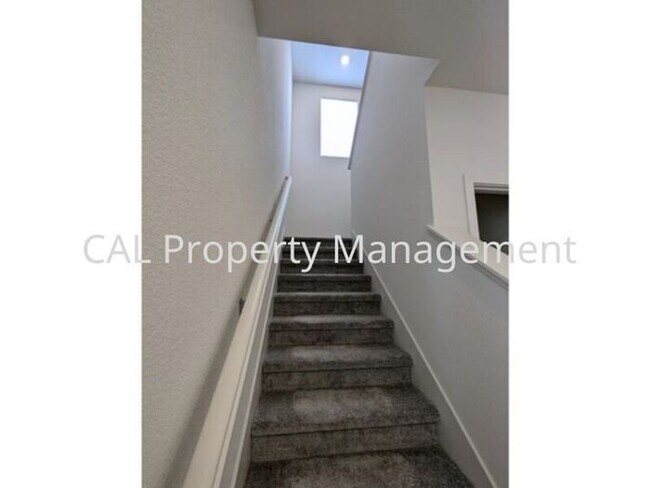 Foto del edificio - Beautiful 5 Bedroom Home in Hollister