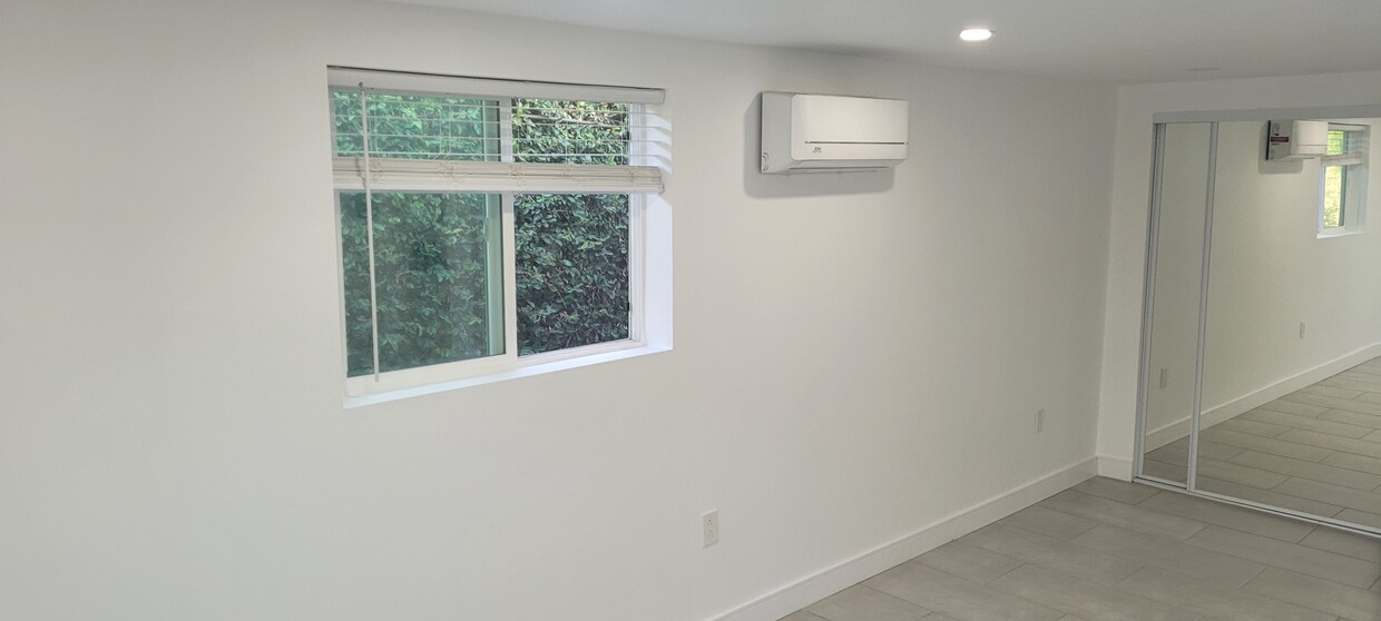 Foto principal - 16029 Chase St