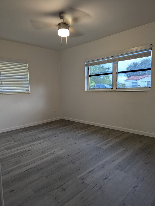 Main bedroom has a TV - 2507 Scott St