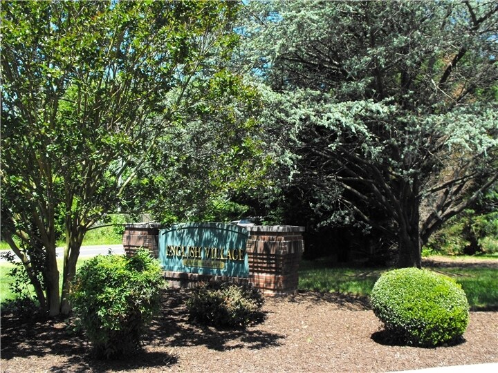 Primary Photo - 5 Ivy Hall