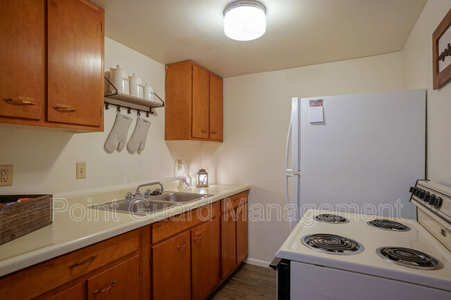Building Photo - 1420 Cambridge Pl
