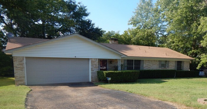 Foto principal - 2834 Greenwood Ln